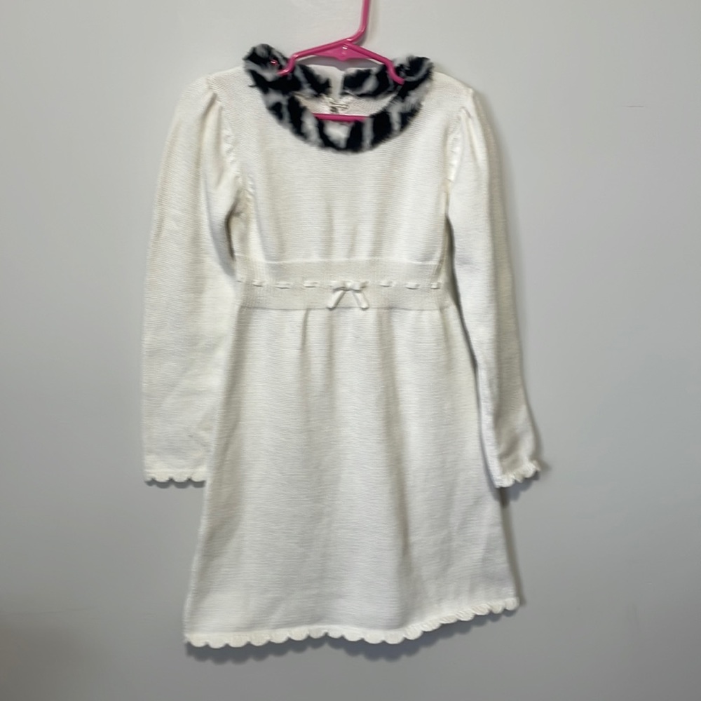 Gymboree girls knit cream scalloped edged dress with faux fur collar. Size 6.